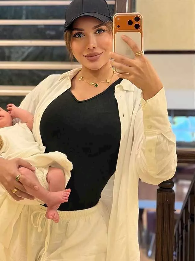 إطلالة غير متوقعة لزوجة النني الثانية…المتابعون في حاجة مش طبيعية